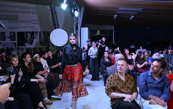 Azərbaycan Milli Xalça Muzeyində "Zamanın naxışları" moda nümayişi təşkil olunub