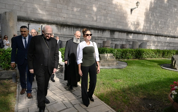 Birinci vitse-prezident Mehriban Əliyeva Müqəddəs Pavel Bazilikasının baş keşişi ilə görüşüb