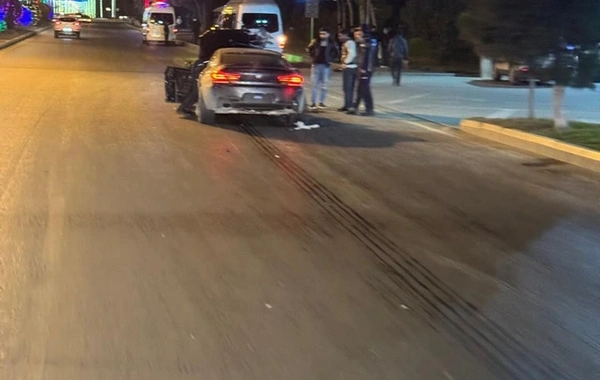 Sumqayıtda BMW sərnişin avtobusuna çırpıldı, yaralılar var