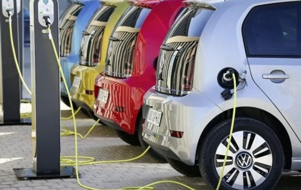 Şahin Bağırov hibrid və elektrik avtomobillərinin idxalında yeni imtiyazların tətbiqi məsələsini şərh edib