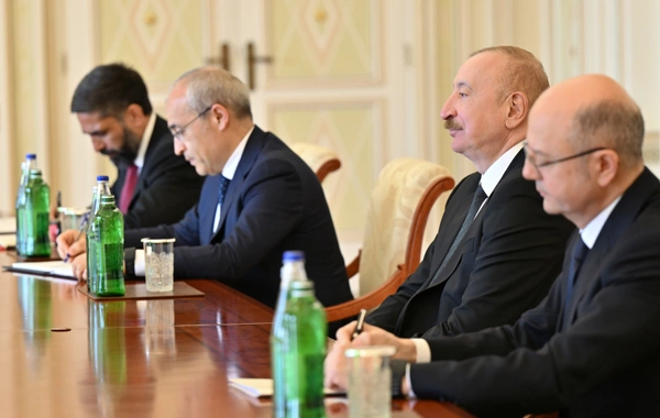 Prezident İlham Əliyev bp şirkətinin baş icraçı direktorunu qəbul edib