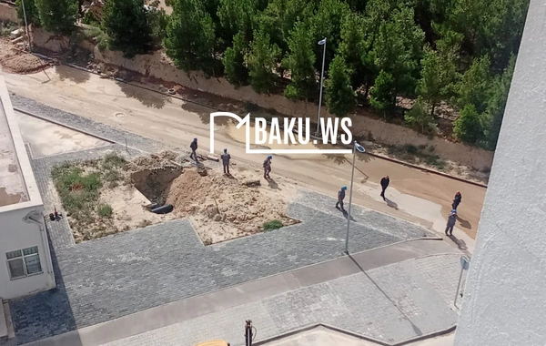 "Mida-2" yaşayış kompleksində su borusu partladı - Ərazini su basdı