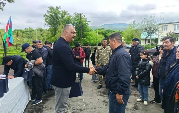 Qırmızı Bazar qəsəbəsinə çatan növbəti 16 ailəyə mənzillərin açarları təqdim olunub