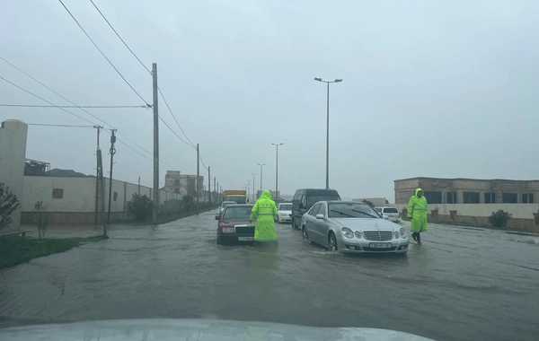 Polis yağışlı havada fasiləsiz xidməti davam etdirir