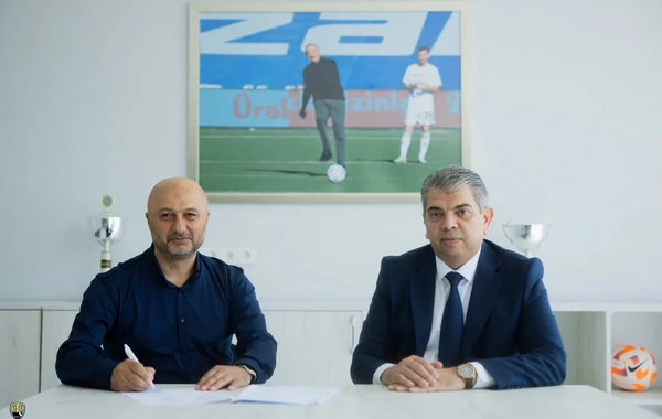 Kəpəz Azər Məmmədovla 1 illik müqavilə imzaladığını açıqlayıb