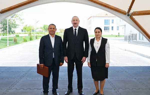 Prezident və birinci xanım Cəbrayıl rayonunun Şükürbəyli kəndinə köçən sakinlərlə görüşüblər