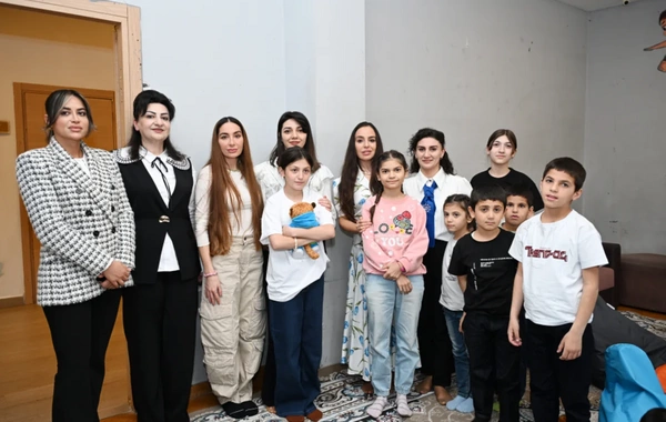 Лейла Алиева и Арзу Алиева посетили в Шеки детский дом учреждения социальных услуг