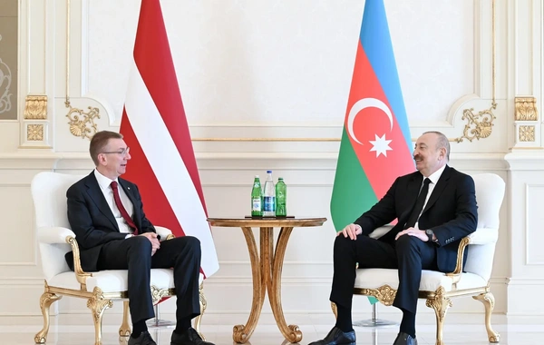 İlham Əliyevin Latviya Prezidenti ilə təkbətək görüşü olub