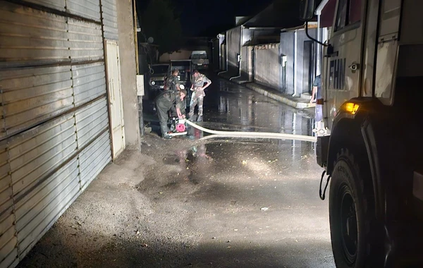 Naxçıvanda evlərin zirzəmisini su basıb