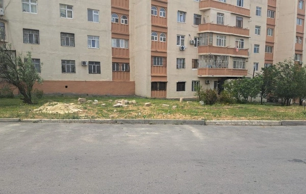 Bakının Yeni Günəşli qəsəbəsində qanunsuz yerləşdirilmiş köşk sökülüb