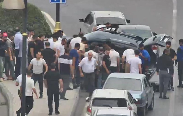 Paytaxtın bu ərazisində qəza: sıxlıq yaranıb