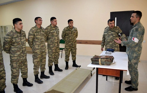 Hərbi vəzifəlilərlə praktiki atış çalışmaları icra edilib