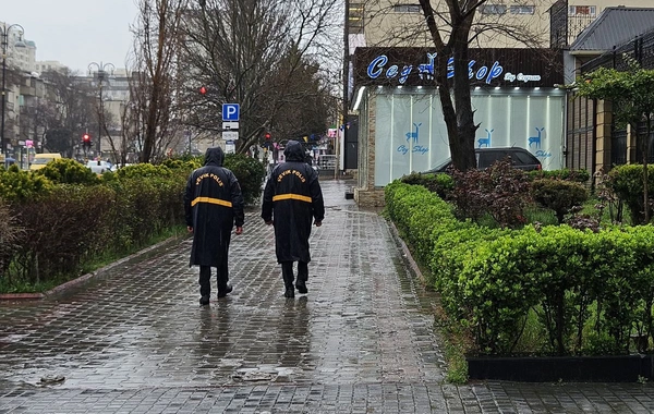 Polis yağışlı havada fasiləsiz xidməti davam etdirir