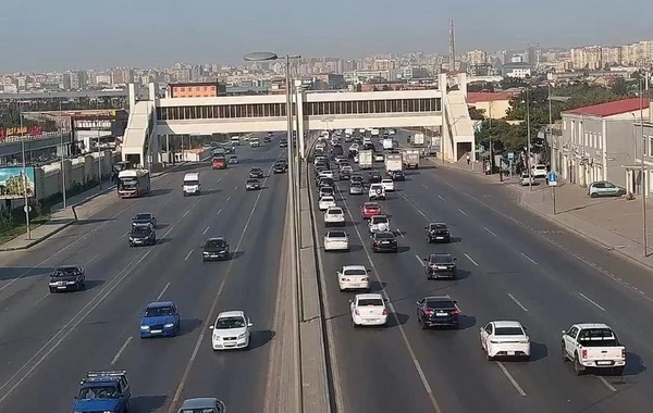 Bakının bir sıra yollarında tıxac yaranıb