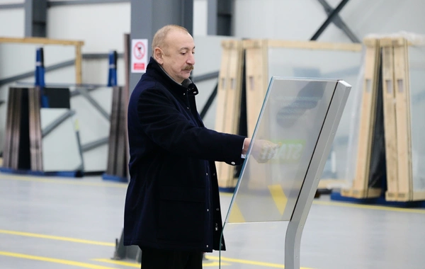 Prezident İlham Əliyev Sumqayıt Sənaye Parkında güzgü vərəqələrin istehsalı zavodunun açılışında iştirak edib