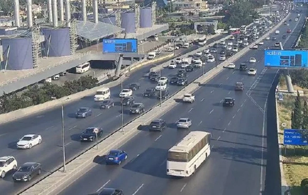 Bakının bəzi yollarında nəqliyyatın sıxlığı müşahidə olunur