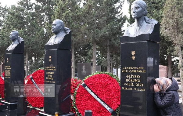 AZAL təyyarəsinin qəzaya uğramasının ildönümü ilə bağlı İkinci Fəxri xiyabanda məzarlar ziyarət edilib