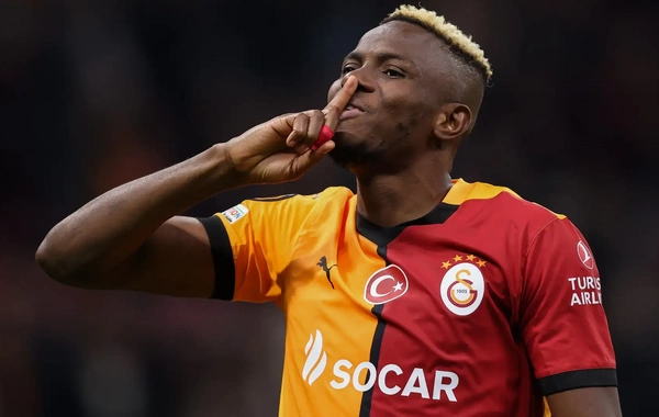 Viktor Osimhenin qolu sınıb