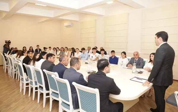 Xaçmazda tələbə adını qazanan şəhid övladları və yüksək bal toplayan məzunlarla görüş keçirilib
