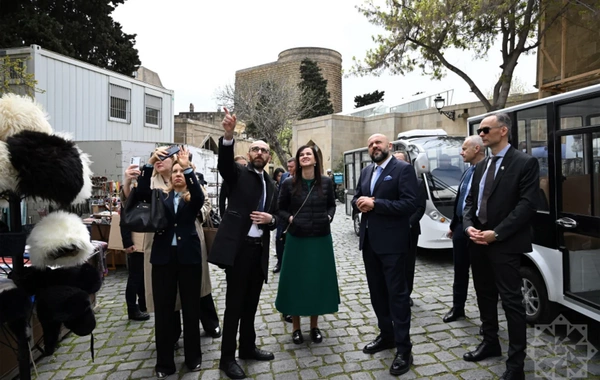 Litvanın Baş naziri İnqa Ruqiniene İçərişəhərlə tanış olub