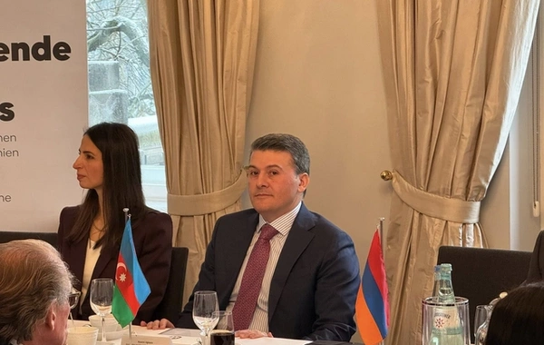Almaniya XİN başçısı azərbaycanlı və ermənistanlı səfirlərlə bir arada