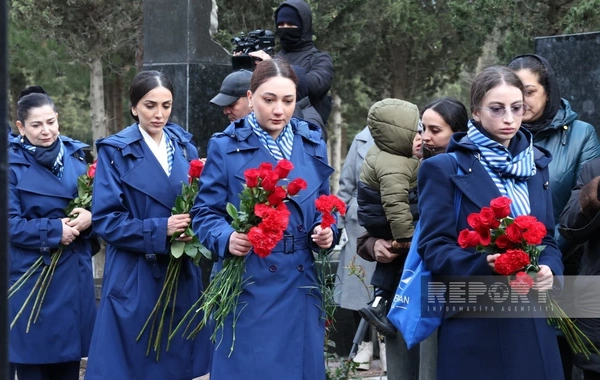 AZAL təyyarəsinin qəzaya uğramasının ildönümü ilə bağlı İkinci Fəxri xiyabanda məzarlar ziyarət edilib