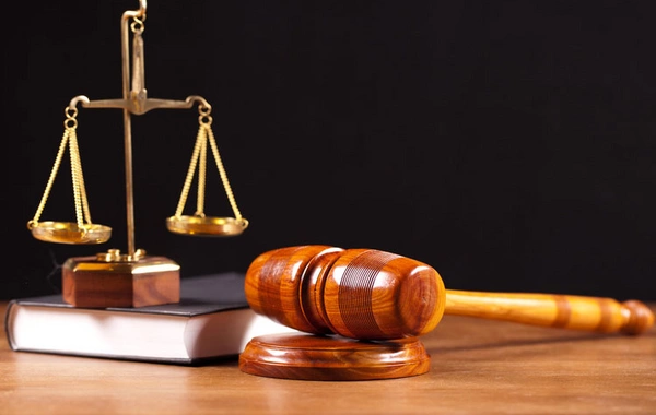 Qızlarını baxımsızlıqdan itirən valideynlərə 8 il həbs cəzası verildi