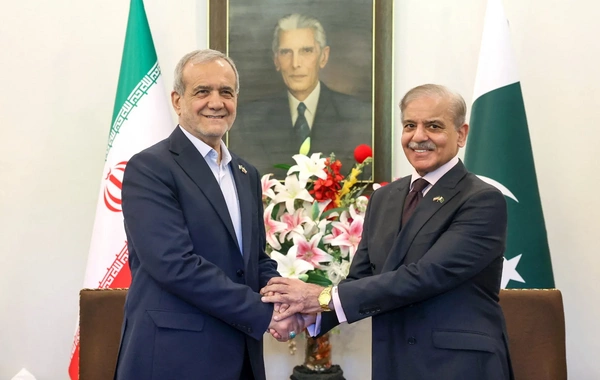 İran və Pakistan arasında 12 yeni əməkdaşlıq sazişi imzalanıb