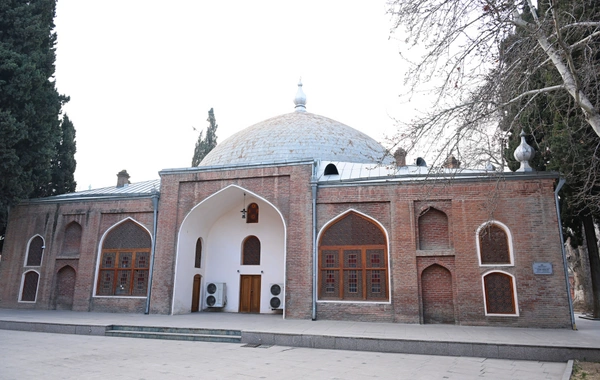 Leyla Əliyeva və Alena Əliyeva Gəncədə Şah Abbas məscidini ziyarət ediblər