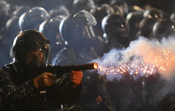 Gürcüstanda radikal nümayişçilər polisi belə atəşə tutdular - GÖRÜNTÜLƏR