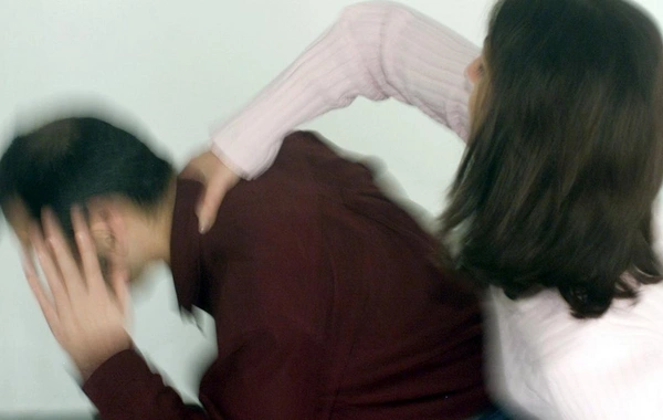 Bakıda arvadı tərəfindən döyülən kişi XƏSTƏXANALIQ OLDU