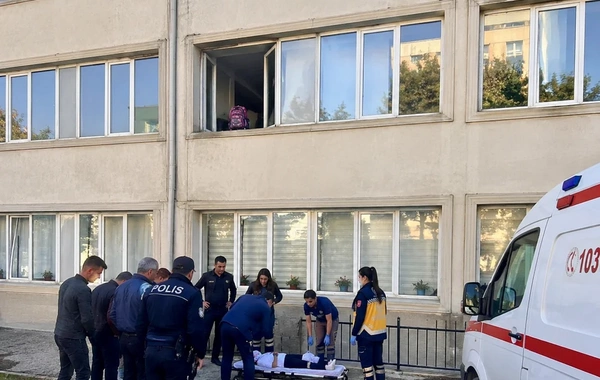 11-ci sinif şagirdi məktəbdə xəsarət aldı
