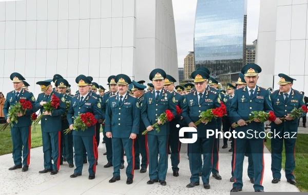 Azərbaycan xalqı Zəfər parkını ziyarət edir