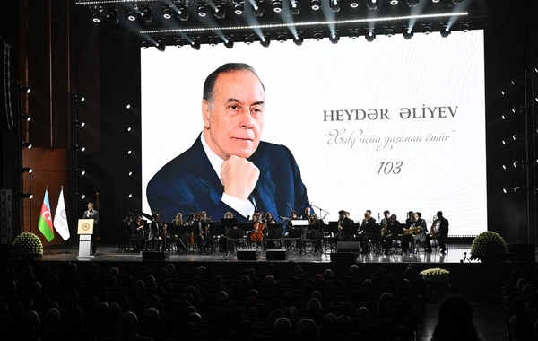 Azərbaycan Həmkarlar İttifaqları Konfederasiyasının təşkilatçılığı ilə Ümummilli Lider Heydər Əliyevin xatirəsinə həsr olunmuş tədbir keçirilib