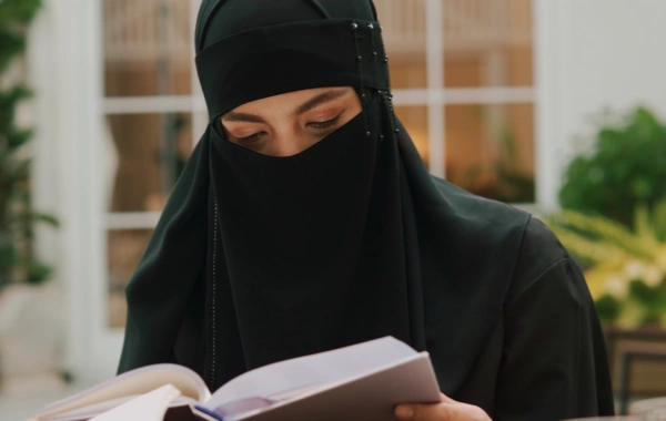 Portuqaliyada ictimai yerlərdə üzü tam örtən geyimlər qadağan edildi