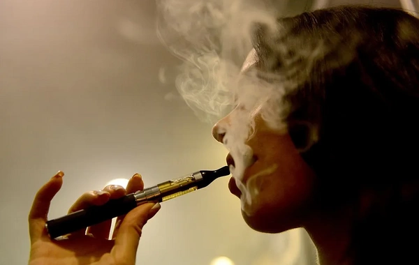 Deputat: Qadınlarımızın elektron siqaretdən istifadə etməsi bizi düşündürür