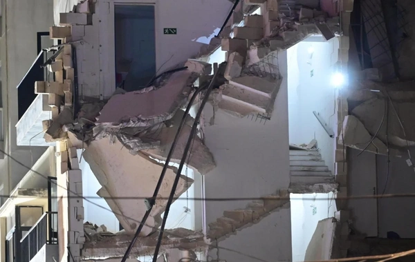 В одном из зданий в Баку произошло обрушение