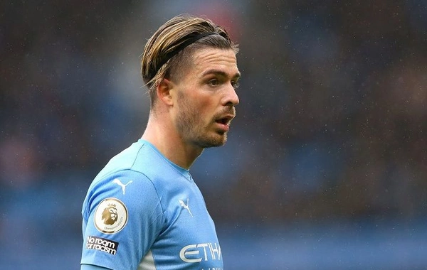 İngiltərə millisinin futbolçusu sərxoş halda barda yuxuya gedib