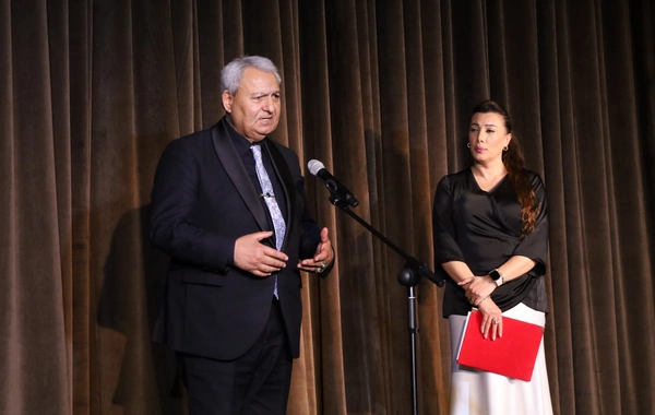 Şuşa Dövlət Musiqili Dram Teatrında inkluziv bir qizin mono tamaşası