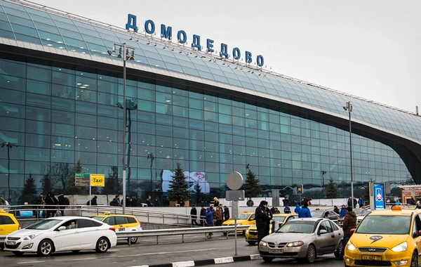 Пассажиры в Домодедово уже несколько часов не могут вылететь в Гянджу