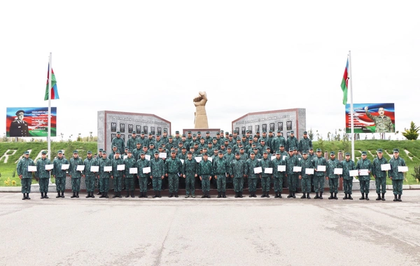 Hərbi xidməti başa vuran sərhədçi əsgərlər evlərinə yola salınıb