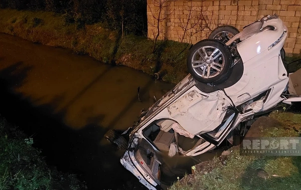 Lənkəranda avtomobil kanala aşıb, altı nəfər yaralanıb
