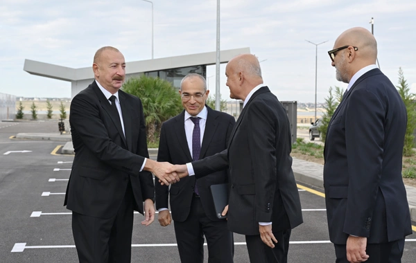 İlham Əliyev Pirallahı Sənaye Parkında dərman istehsalı müəssisəsinin açılışında iştirak edib