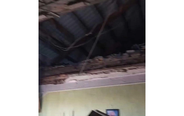 Mənzilin tavanı çökdü - Xəsarət alanlar var