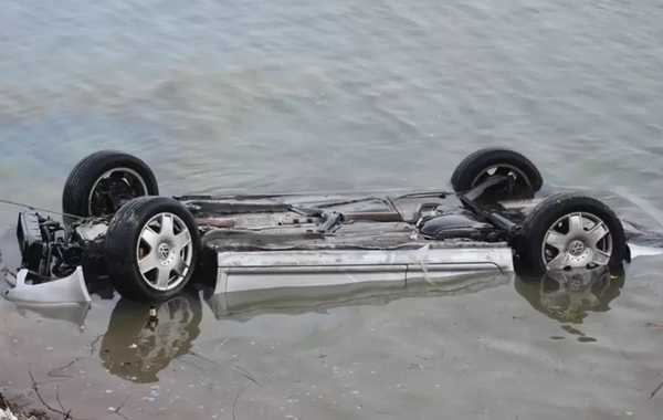 Azərbaycanda DƏHŞƏT: Lexsus kanala aşıb, 5 nəfər boğularaq ölüb