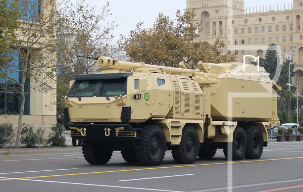 В Баку прошел марш военнослужащих в честь Дня Победы