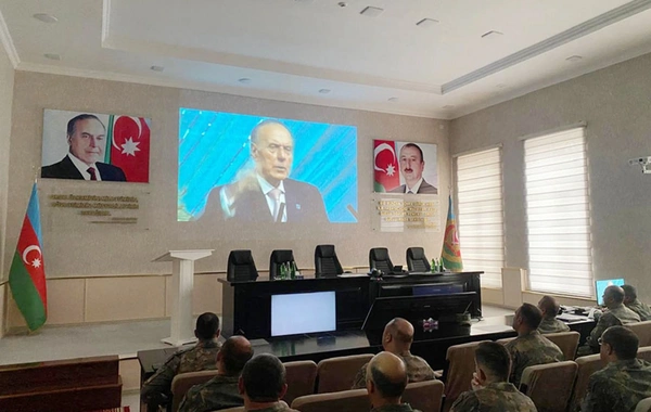 Azərbaycan Ordusunda Müstəqilliyin Bərpası Günü qeyd olunub