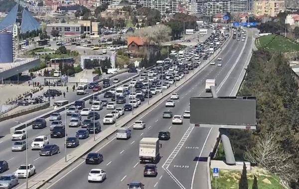Транспортный коллапс в Баку: названа причина