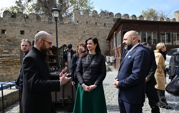 Litvanın Baş naziri İnqa Ruqiniene İçərişəhərlə tanış olub