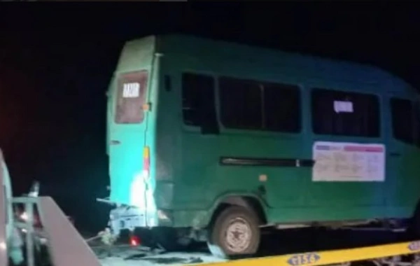Toydan sərnişin gətirən avtobus mikroavtobusla toqquşdu